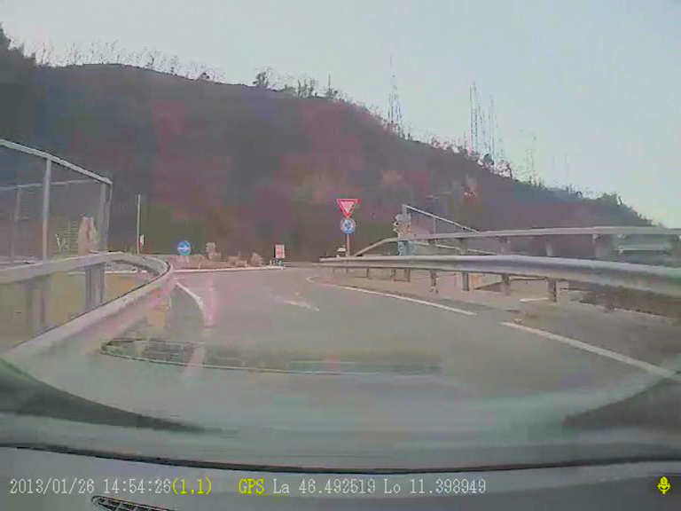 Przykład filmu zapsanego na zużytej karcie SD